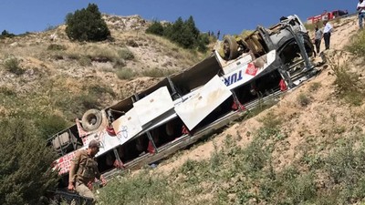 Yolcu Otobüsü Viyadükten Uçtu