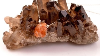 Enerjiyle Dolu Doğal Kristal