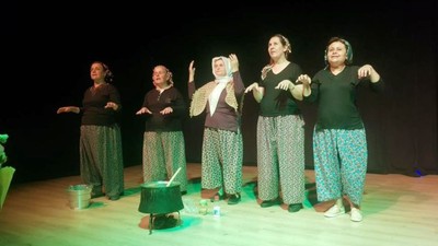 5 Köylü Kadın Tiyatro Gösterileriyle Ayvalık'ta