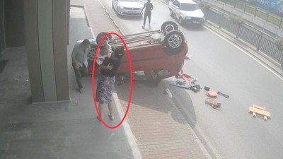 Aracı Takla Attı ! Kazayı Unuttu Kızına Koştu