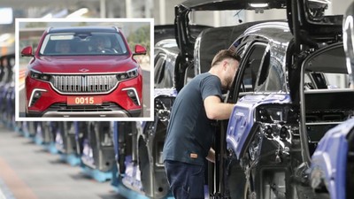 Bakan Kacır ve Bakan Şimşek'ten TOGG Üretim Kampüsüne Ziyaret