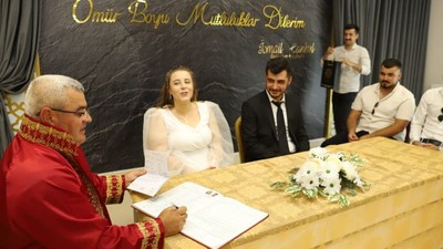 Evlenmek İçin Babasına 'Evet' Dedi