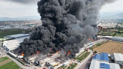 Balıkesir’inde Destek Gönderdiği Bursa Fabrika Yangınına Müdahale Sürüyor