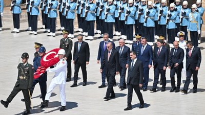 Cumhurbaşkanı Erdoğan ve YAŞ Üyeleri Anıtkabir'i Ziyaret Etti