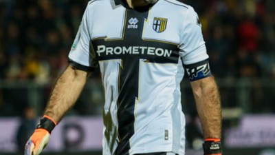Efsane Kaleci Futbolu Bıraktı