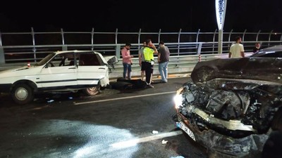 Feci Kaza ! Lüks Otomobilin Çarptığı Otomobil Kağıt Gibi Ezildi