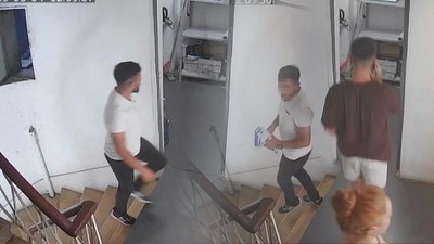 Film Gibi Olay : Kargocu Yalanıyla Paketleri Toplayıp Çaldılar