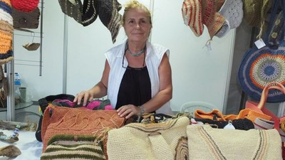 Kağıt İpler Çantaya Dönüşüyor Çantalar İki Genci Okutuyor