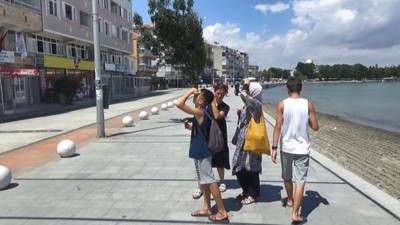 Pencereye Asılan İlginç Yazıyı Görenler Hayret Ediyor