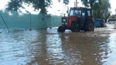 Sağanak Yağış Yolları Göle Çevirdi