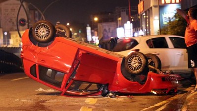 Takla Atan Otomobili Bırakıp Kaçtı