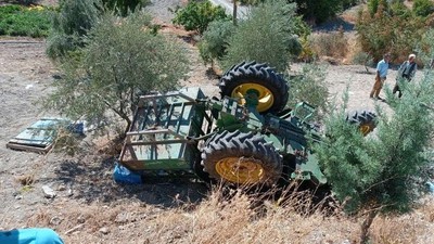 Traktör Şarampole Devrildi: 1’i Ağır 8 Yaralı