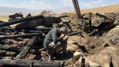 Yangında İnekleri Telef Olan Köylü Gözyaşlarına Boğuldu