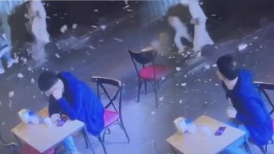 Yolda Yürüyen Aile Dehşeti Yaşadı