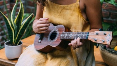 Ukulele Nedir? Nasıl Çalınır?