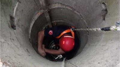 Balıkesir'de 14 Metrelik Kuyuya Düştü ! İtfaiye Kurtardı