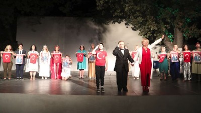 "Çantadaki Sır" Balıkesir'de Tiyatroseverlerle Buluştu
