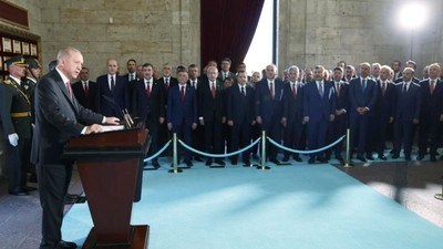Devlet Erkanı 30 Ağustos Nedeniyle Anıtkabir’i Ziyaret Etti