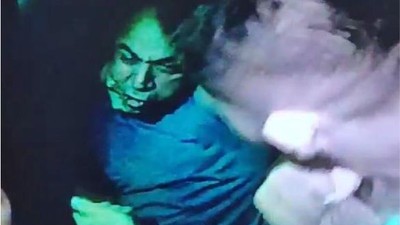 Eli Bıçaklı İki Saldırgan Taksi Şoförünü Öldüresiye Dövdü