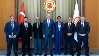 Gazeteciler 'Yeşil Pasaport' Taleplerini Meclis Başkanı Kurtulmuş'a İletti