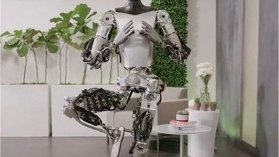 İnsansı Robot Tesla Optimus Yogaya Başladı