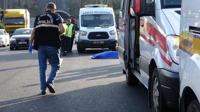 Korkunç Olay !15 Yaşındaki Kız Ambulanstan Atladı