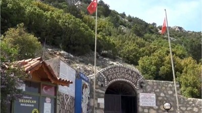 Saçıyla Sorunu Olan Keloğlan Mağarasına Koşuyor
