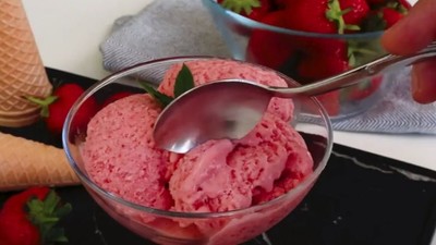 Tadı Damağınızda Kalacak: Çilekli Dondurma Tarifi