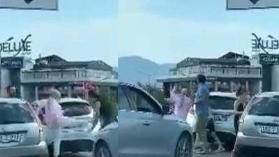 Trafikte Tartışan Kadınlar Birbirine Girdi
