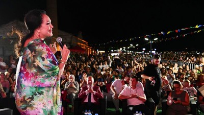Yeşil Çamın Sultanı Türkan Şoray Balıkesirlileri Sesiyle Büyüledi