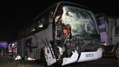 Yolcu Otobüsüyle Tır Çarpıştı!