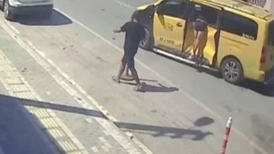 Taksiyle Çarpıştı Camda Asılı Kaldı!