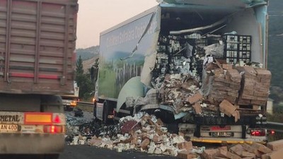 Arıza Yapan Tıra Arkadan Gelen Tır Çarptı : 2 Ölü