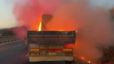 Seyir Halindeki Tır Alev Aldı