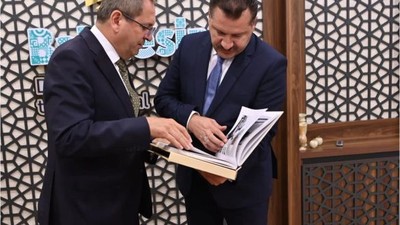 Ayvalık Belediye Başkanı Ergin'den Başkan Yılmaz'a Özel Hediye