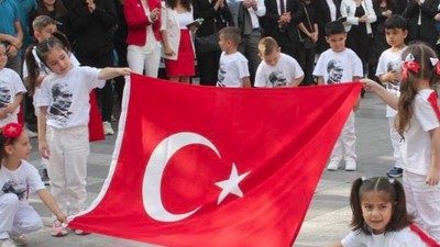 Balıkesir’de Cumhuriyetin 100. Yıl'ında Kupa ve Hediyeler Verildi