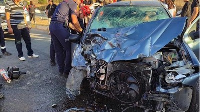 Balıkesir'de Feci Kaza ! Traktör İle Otomobil Çarpıştı