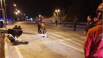 Balıkesir’de Trafik Lambaları Devrildi!