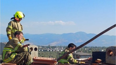 Balıkesir'de Villanın Çatısı Alev Aldı