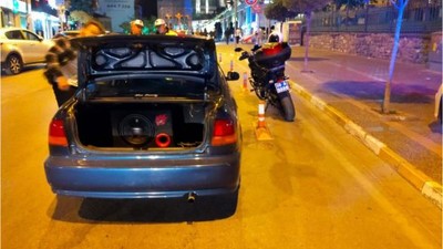 Balıkesir'de Yüksek Sesle Müzik Dinlemek Pahalıya Patladı