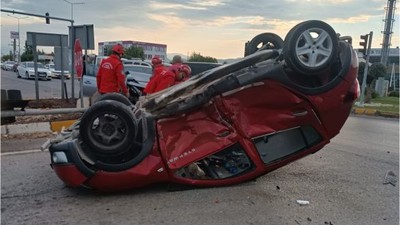 Feci Kaza ! Otogar Kavşağında 2 Otomobil Birbirine Girdi