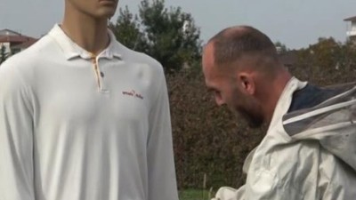 Görünce Şaşıracaksınız! İlginç Arı Kovanları Arasında Cansız Mankende Var