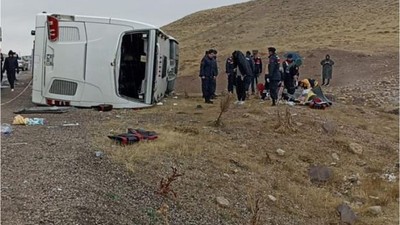 Yolcu Otobüsü Devrildi : 4 Ölü