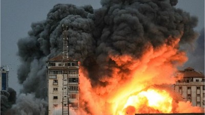 Gazze'de dumanlar yükseldi