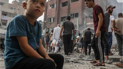 İsrail, sivil yerleşimcilere 6 saat içinde bölgeyi boşaltmaları için süre verdi.