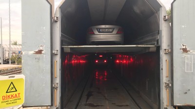 Yorgun gurbetçiler arabalı tren ile Avrupa ülkelerine dönüyor