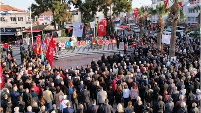 Ayvalıklılar Atatürk'ü Anmak İçin Bir Arada