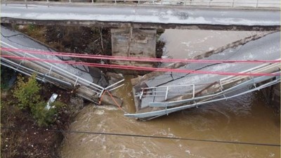 Balıkesir'de Çöken Köprü Görüntülendi