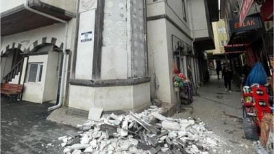 Balıkesir'de Faciadan Dönüldü! Tehlikeli Anlar Kameralara Yansıdı