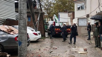 Balıkesir’de Fırtına Ve Hortum Etkili Oldu: Evler Çöktü